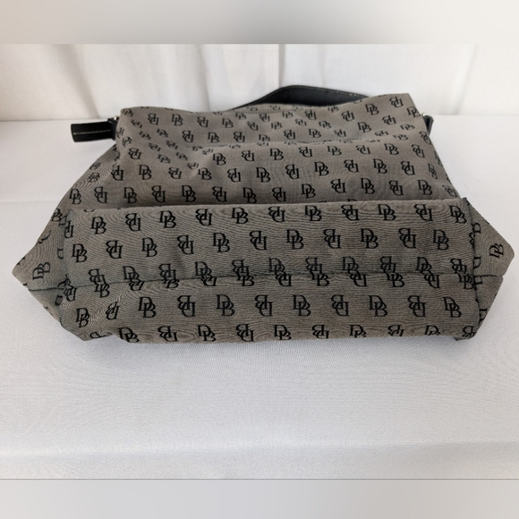 Dooney & Bourke Signature Black and Gray Vintage Large Shoulder Tote. - Picture 8 of 14